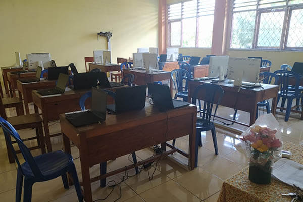 ruang lab komputer
